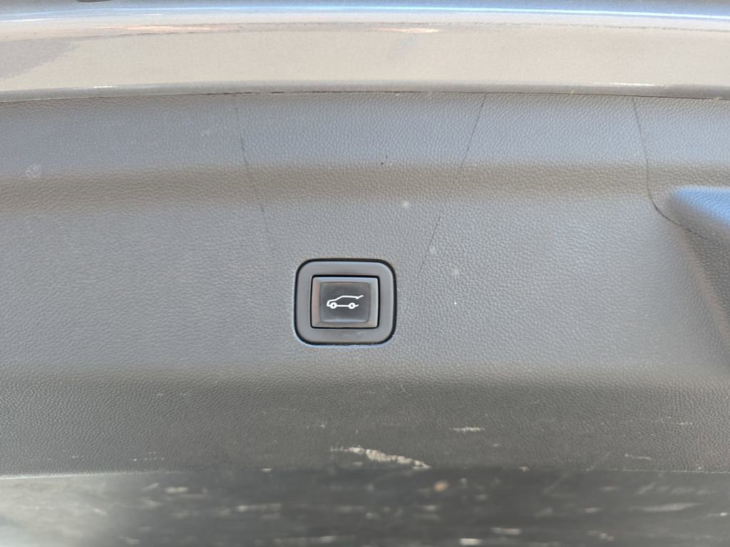 Used 2021 GMC Yukon XL AT4 image 18