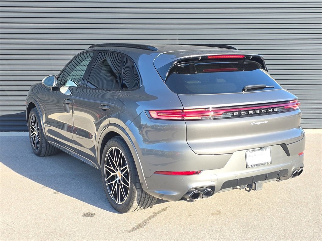 Certified 2025 Porsche Cayenne image 3