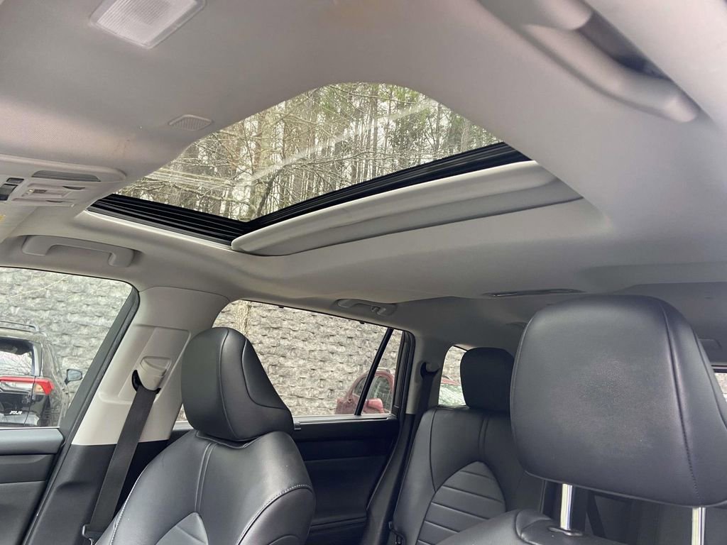 Used 2024 Toyota Highlander XLE image 20