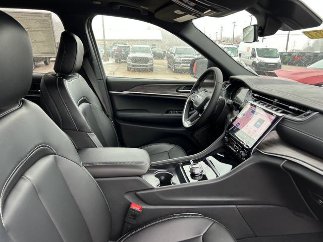 New 2025 Jeep Grand Cherokee Limited w/ Trailer Tow Package image 23