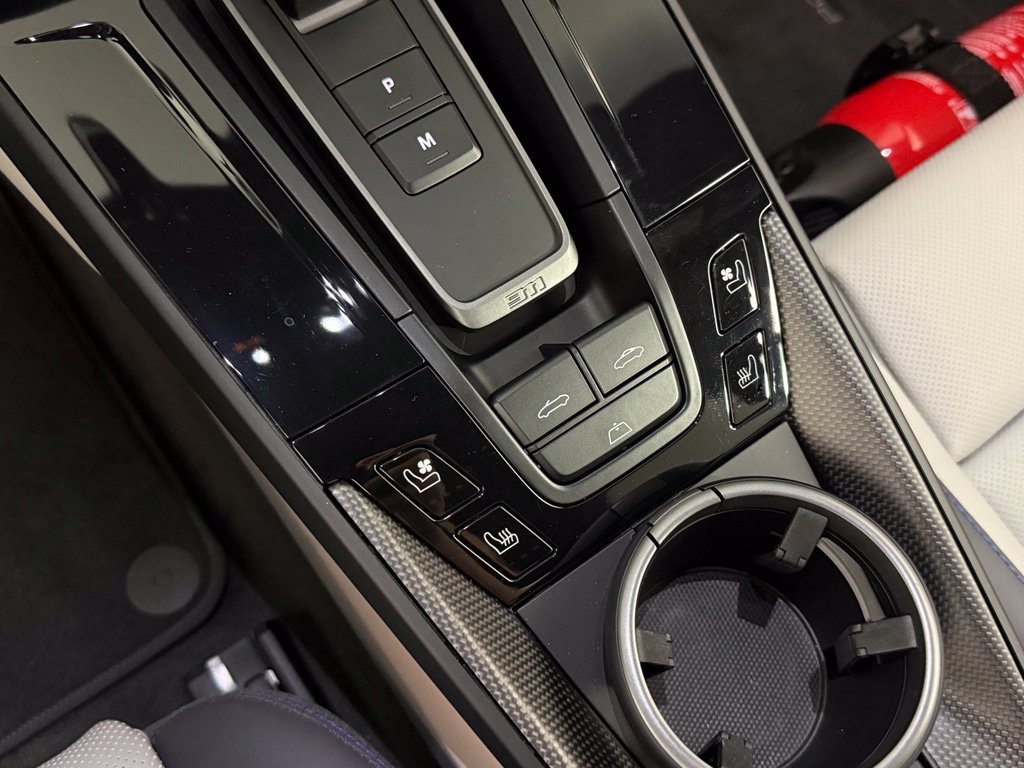 Certified 2025 Porsche 911 Carrera GTS RWD image 36
