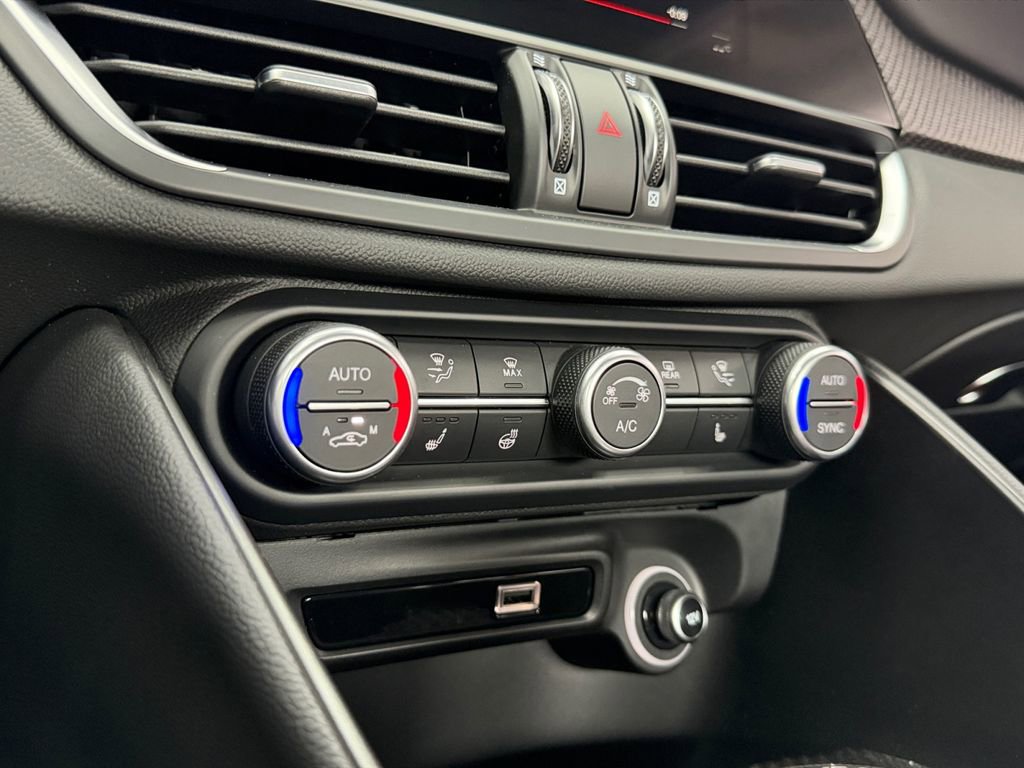 Used 2024 Alfa Romeo Giulia Quadrifoglio RWD image 25