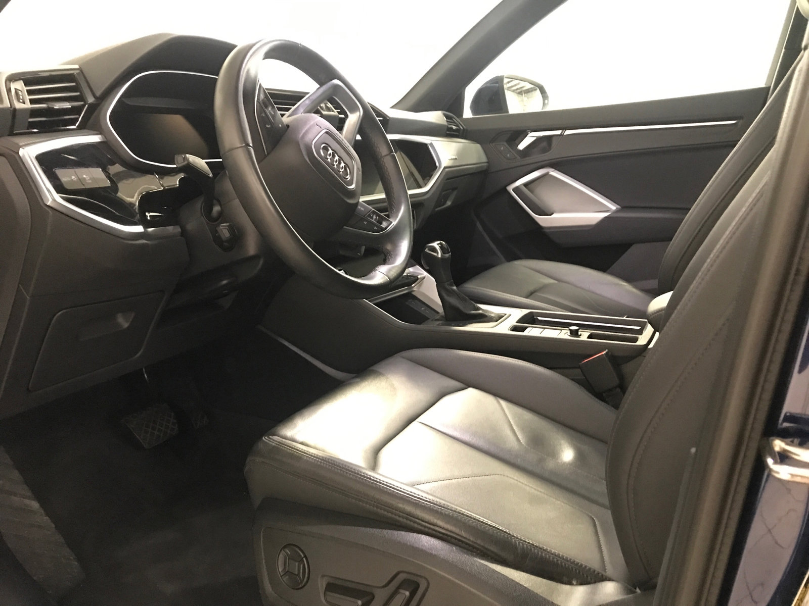 Used 2023 Audi Q3 2.0T Premium w/ Convenience Package image 8
