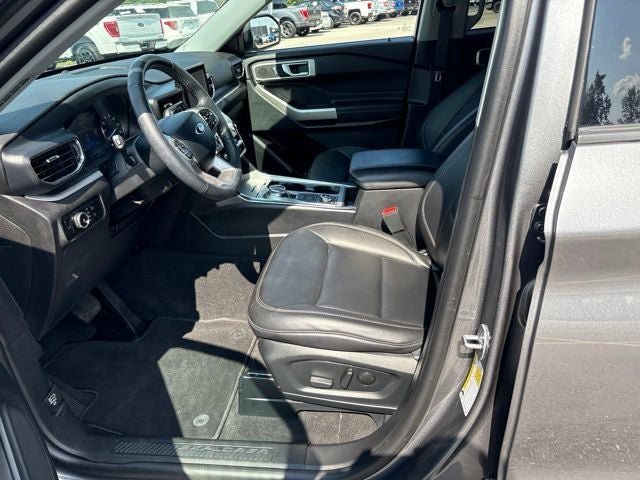Used 2024 Ford Explorer XLT w/ Equipment Group 202A AWD/4WD image 19
