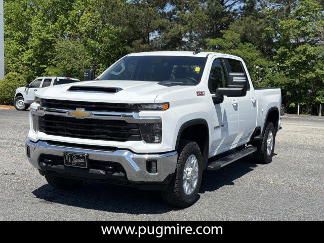 Used 2024 Chevrolet Silverado 2500 LT AWD/4WD image 3