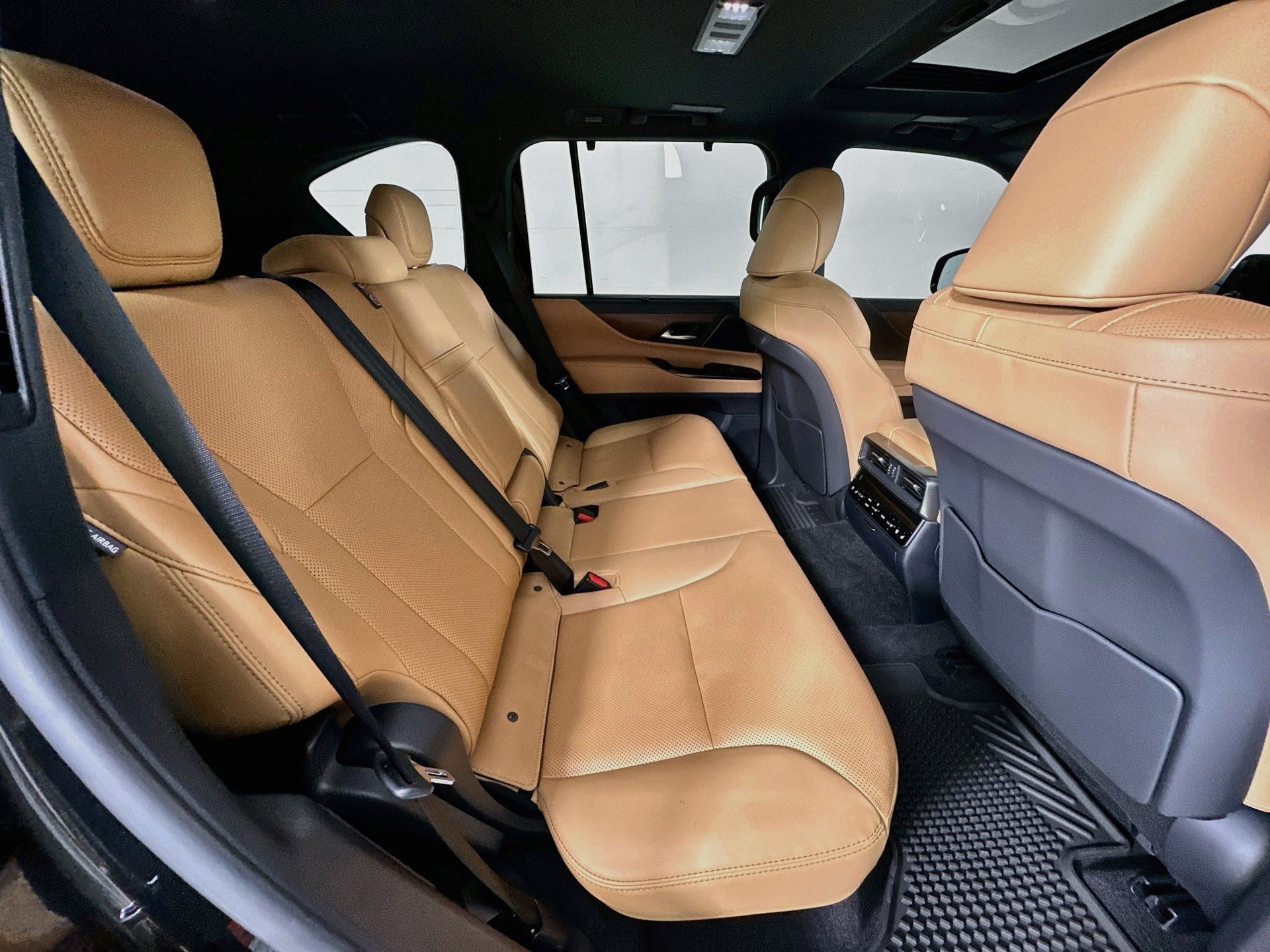Used 2026 Lexus LX 700h Luxury w/ Appearance Package AWD/4WD image 31