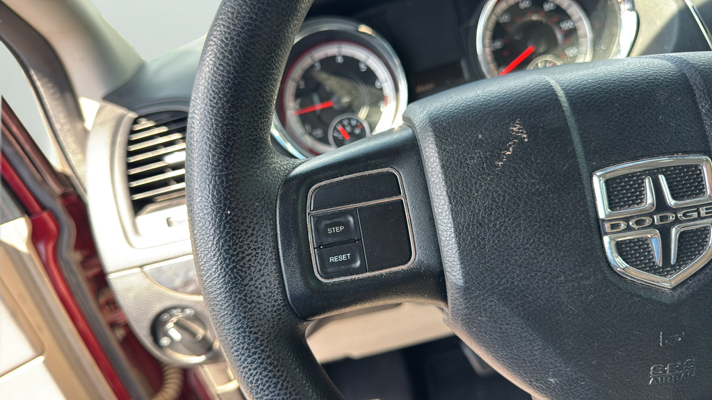 Used 2014 Dodge Grand Caravan SXT FWD image 26