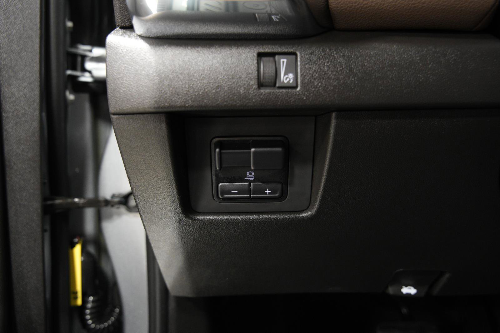 Used 2025 GMC Canyon Denali image 26