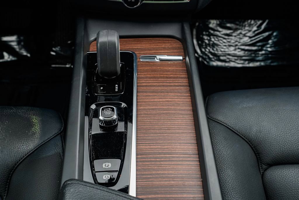 Used 2022 Volvo XC60 B5 Momentum w/ Advanced Package image 13