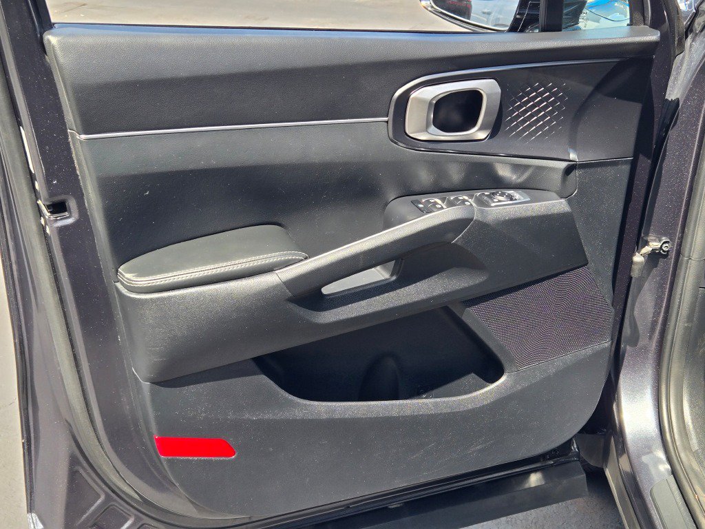Used 2022 Kia Sorento LX AWD/4WD image 17