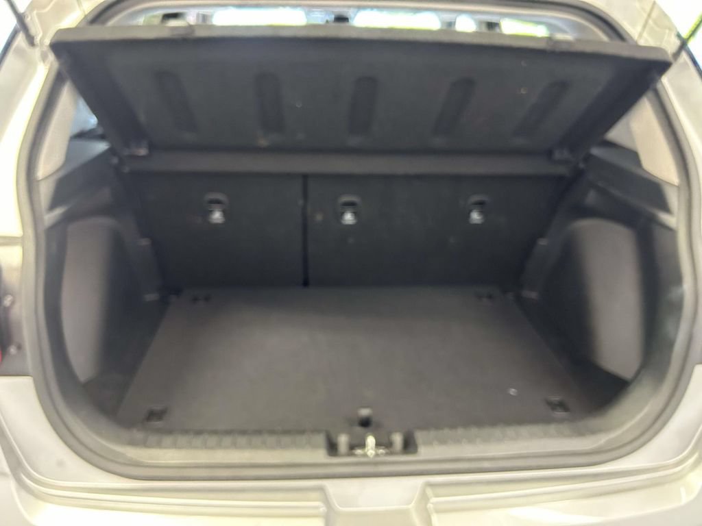 Used 2025 Hyundai Venue SEL FWD image 11