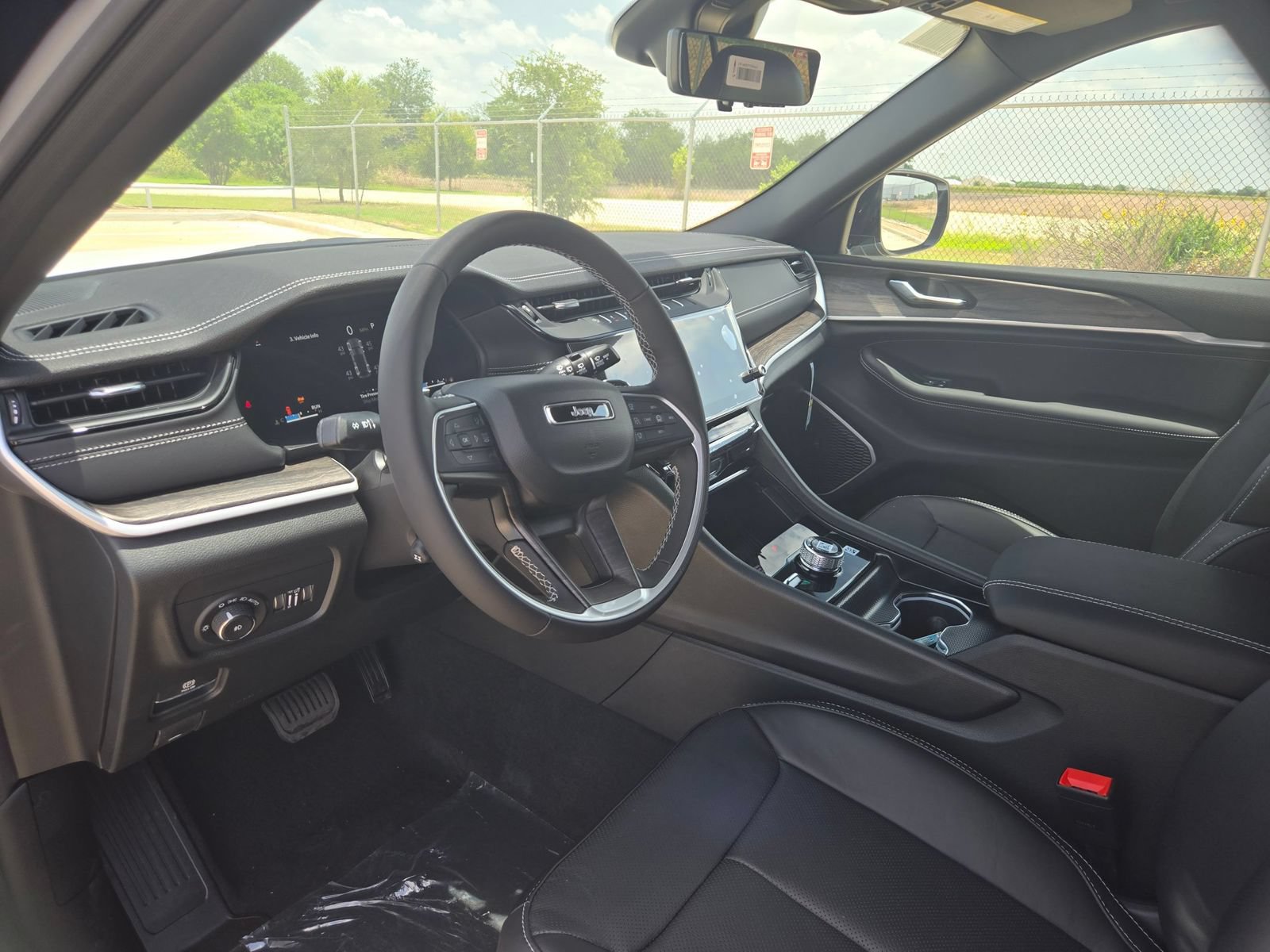 New 2026 Jeep Grand Cherokee Limited AWD/4WD image 11