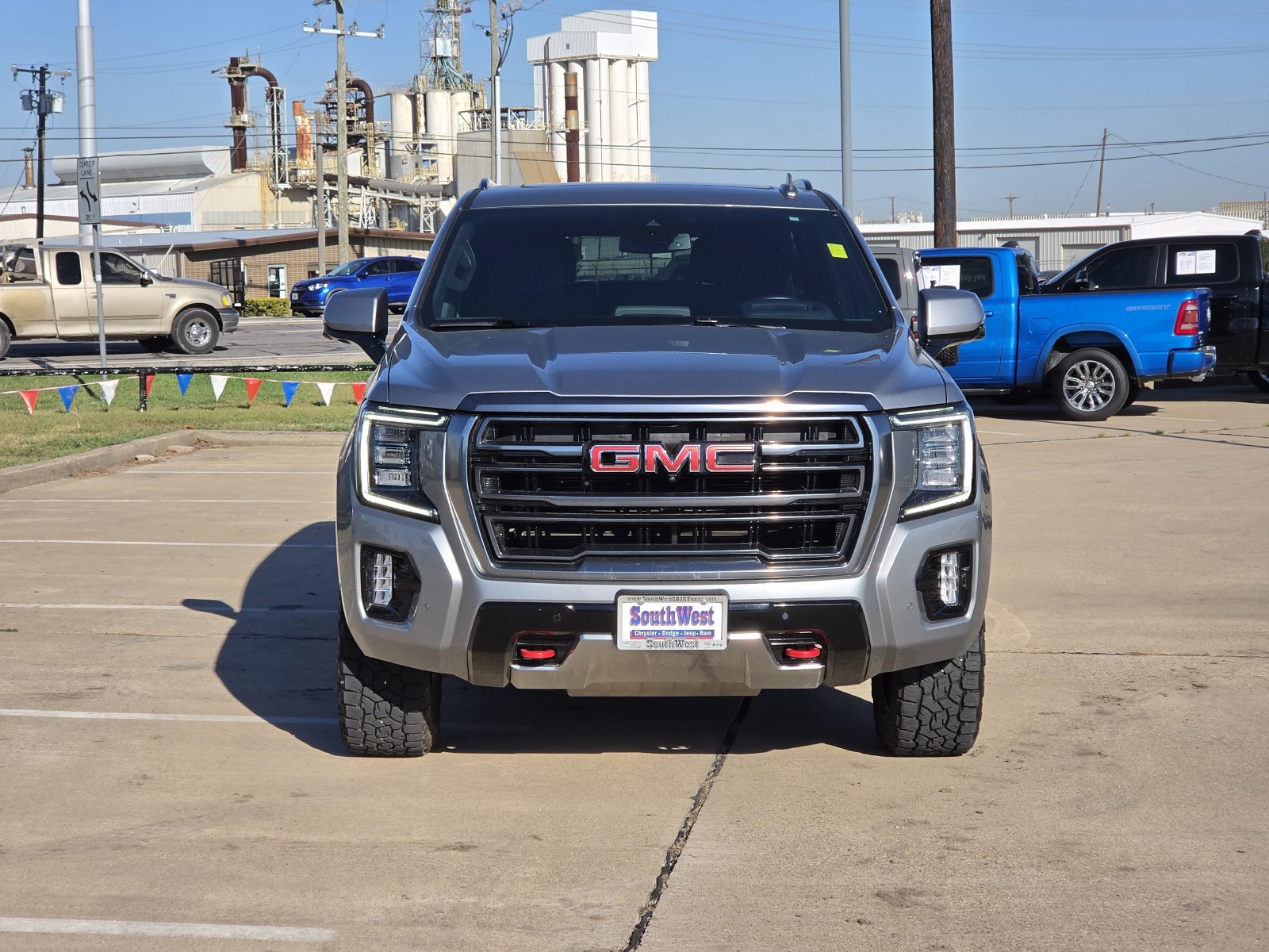 Used 2024 GMC Yukon AT4 AWD/4WD image 6