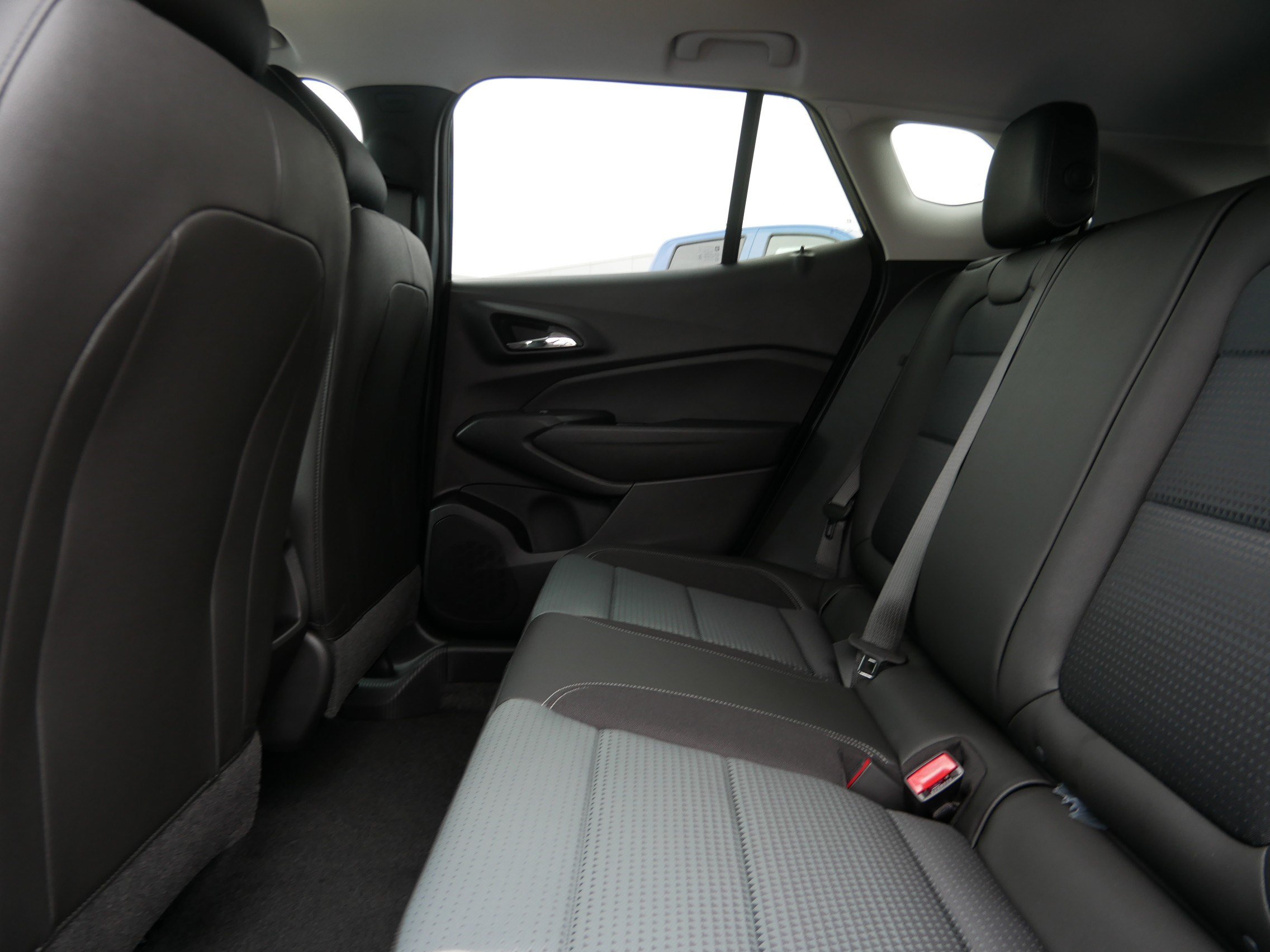 New 2026 Chevrolet Trax LT w/ Sunroof Package FWD image 5