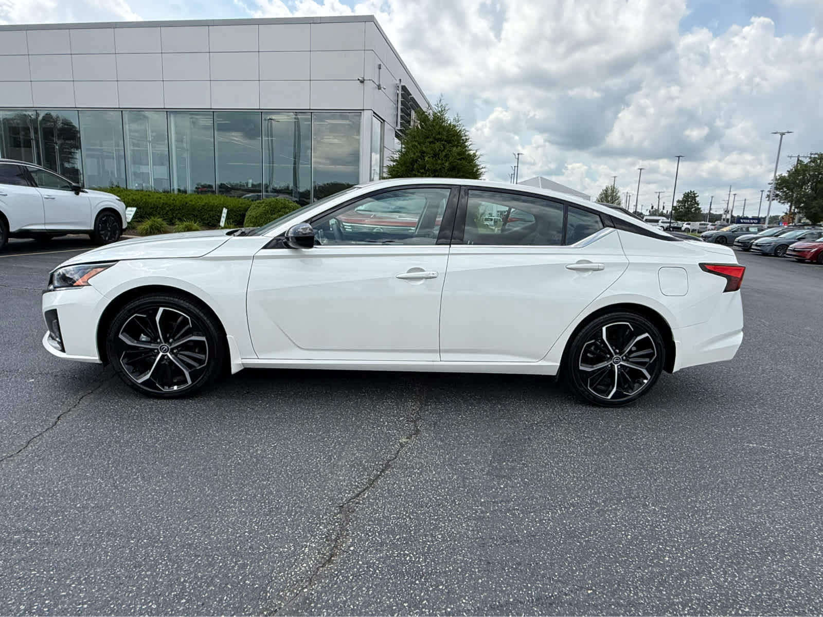 Used 2025 Nissan Altima 2.5 SR FWD image 4