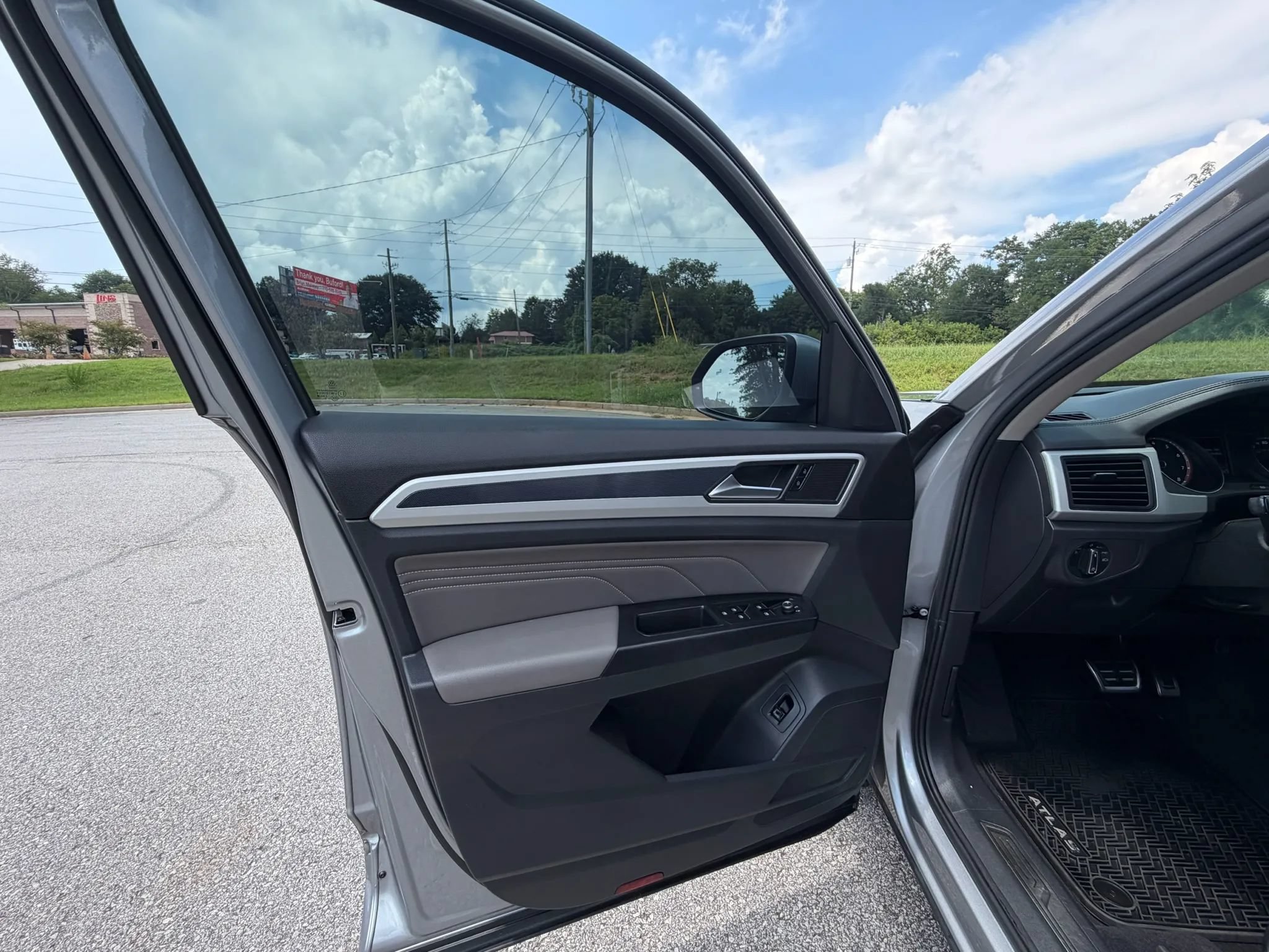 Used 2021 Volkswagen Atlas SE w/ Panoramic Sunroof Package FWD image 16