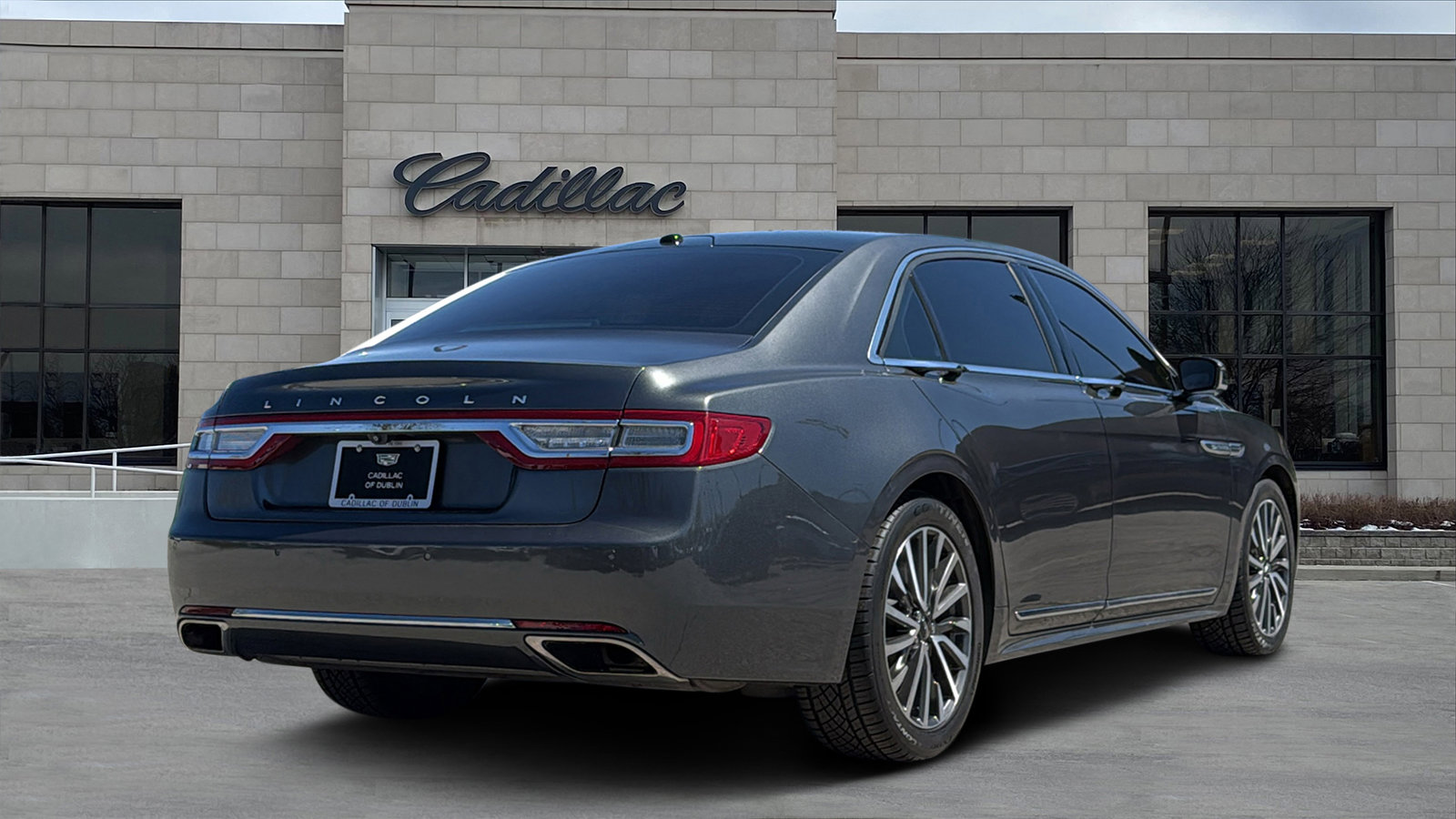 Used 2017 Lincoln Continental Select w/ Climate Package AWD/4WD image 3