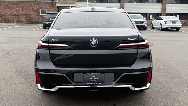 Used 2024 BMW 740i xDrive w/ Premium Package 2 AWD/4WD image 7