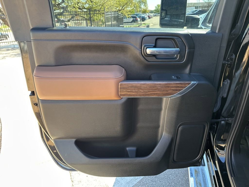 Used 2021 Chevrolet Silverado 3500 High Country image 17