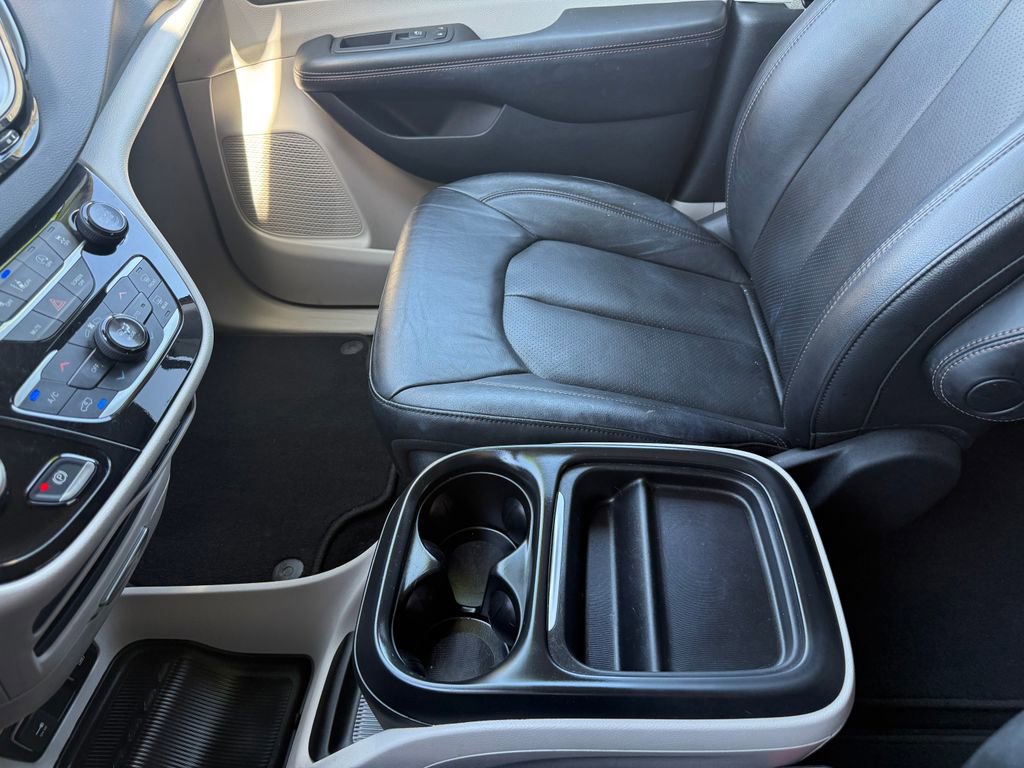 Used 2020 Chrysler Pacifica Touring-L w/ Advanced Safetytec Group image 33