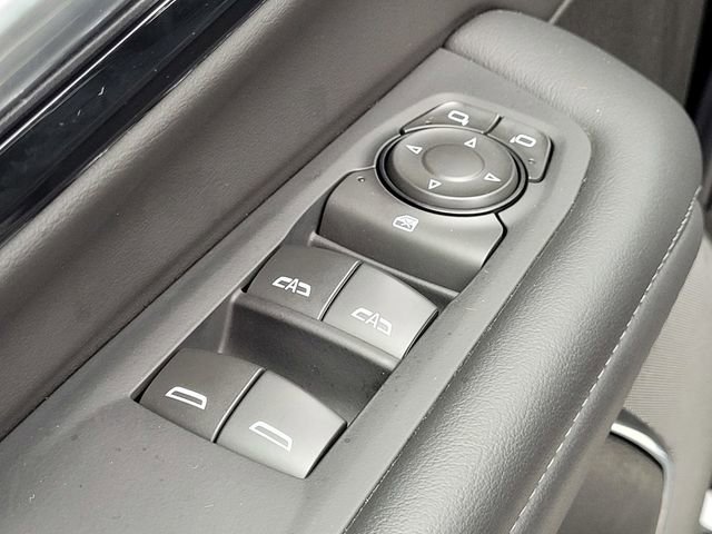 Used 2025 Chevrolet Suburban Z71 image 32