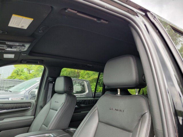 Used 2024 GMC Yukon XL Denali AWD/4WD image 26
