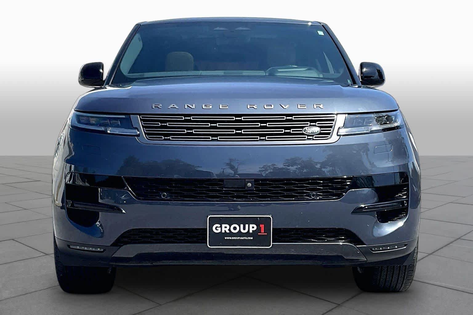 Used 2024 Land Rover Range Rover Sport SE AWD/4WD image 3