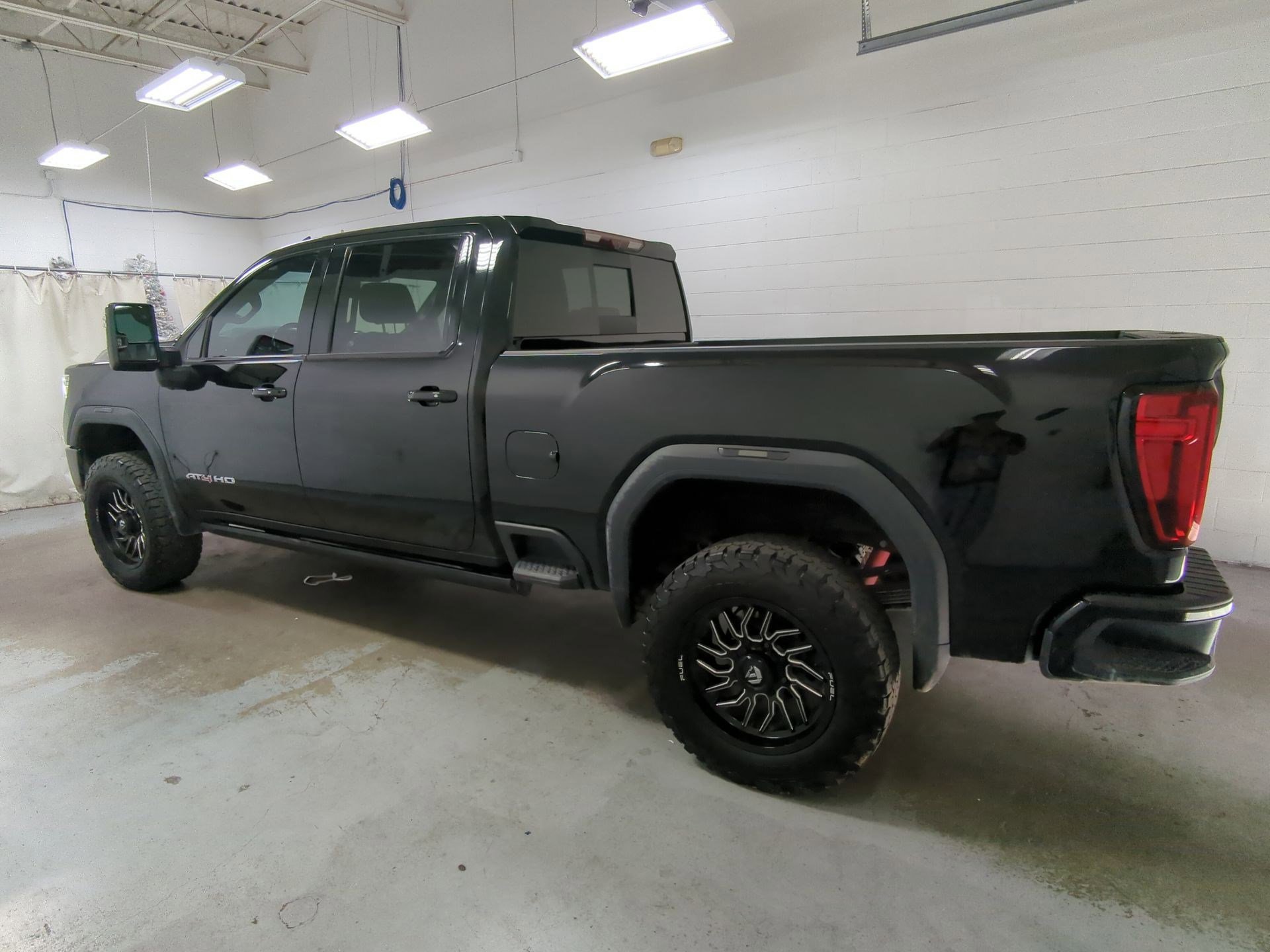 Used 2022 GMC Sierra 3500 AT4 w/ AT4 Premium Plus Package image 9