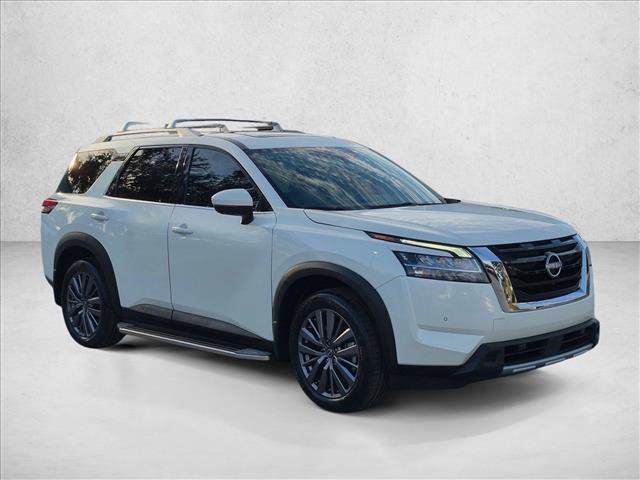 Used 2023 Nissan Pathfinder SL w/ SL Premium Package FWD image 3