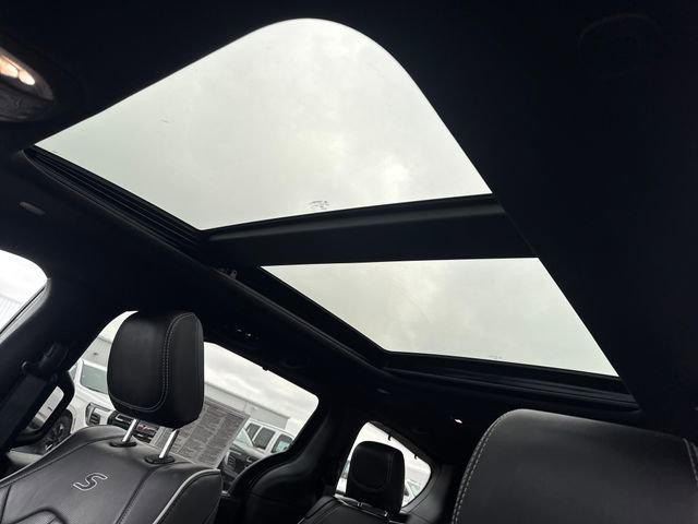 Used 2025 Chrysler Pacifica Limited image 18