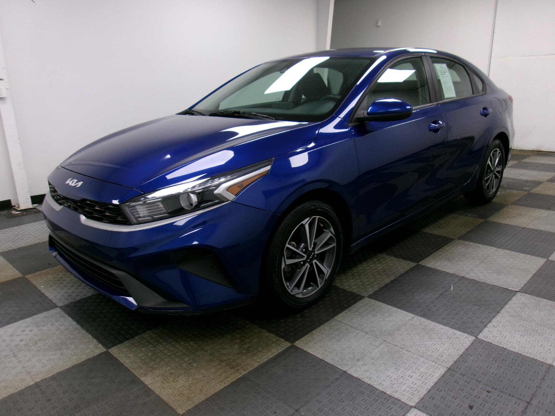 Used 2022 Kia Forte LXS FWD image 1