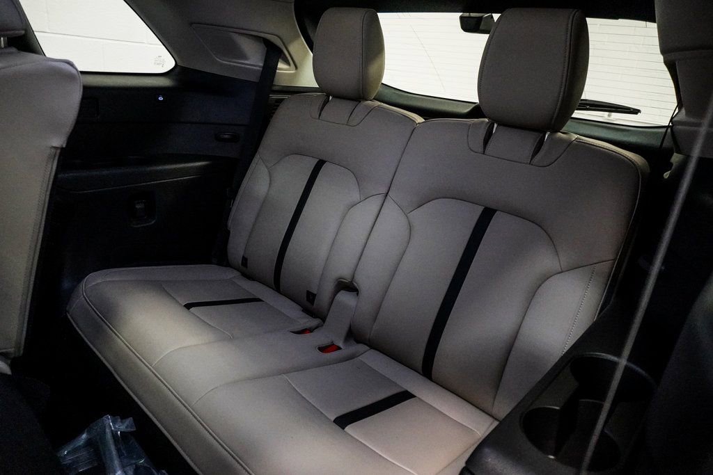 Used 2025 MAZDA CX-90 Plug-In Hybrid w/Premium Sport image 10