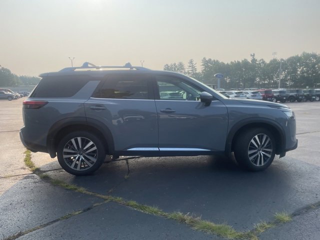 Used 2022 Nissan Pathfinder Platinum w/ Cargo Package image 9