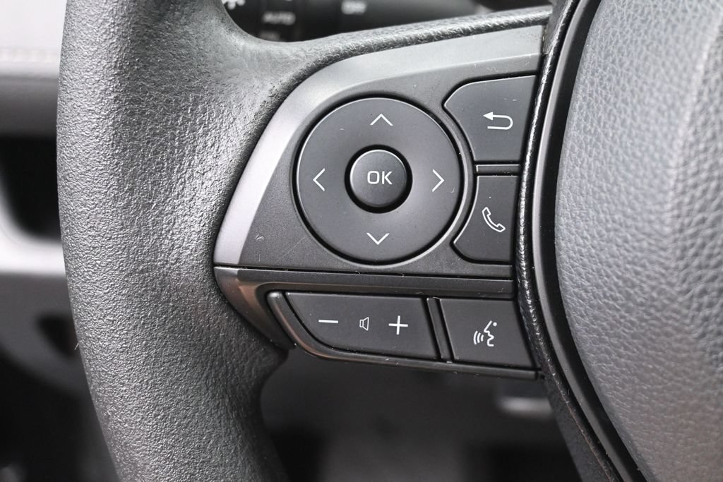 Used 2021 Toyota RAV4 XLE AWD/4WD image 17