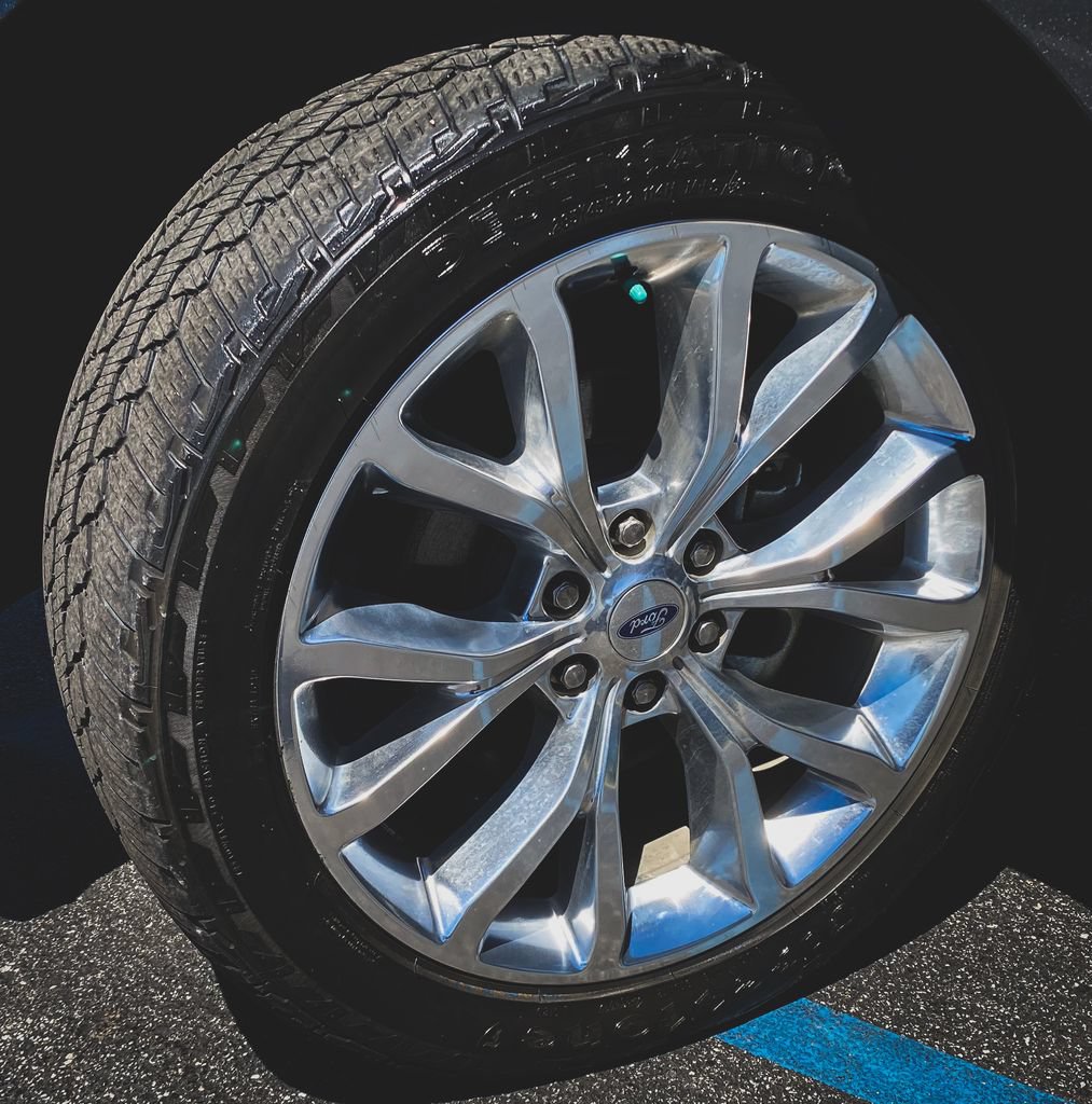 Used 2018 Ford Expedition Platinum AWD/4WD image 3