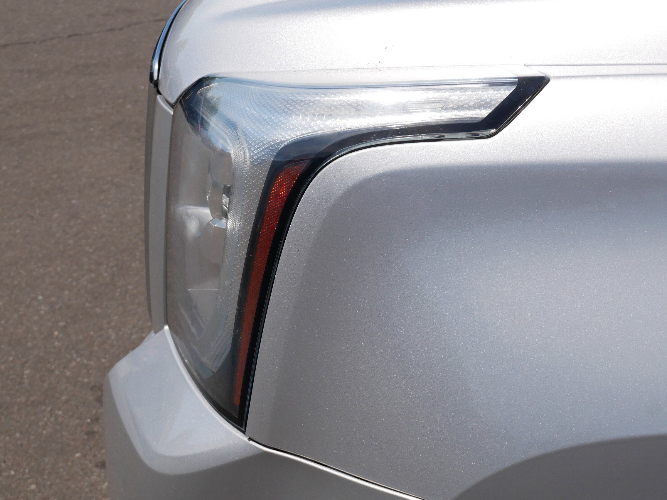 Used 2018 GMC Yukon XL SLT w/ Open Road Package AWD/4WD image 16