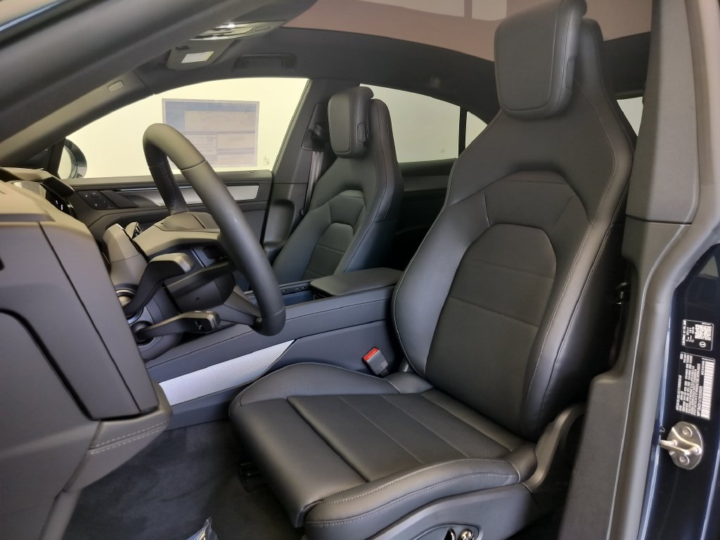 New 2026 Porsche Cayenne Electric Coupe AWD/4WD image 5