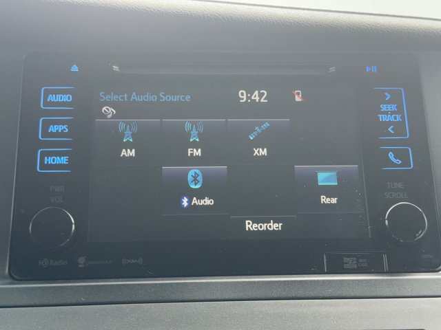 Used 2017 Toyota Sienna XLE Premium FWD image 21