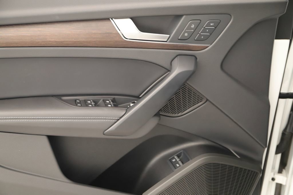Certified 2025 Audi Q5 e Premium Plus w/ Premium Plus Package image 23