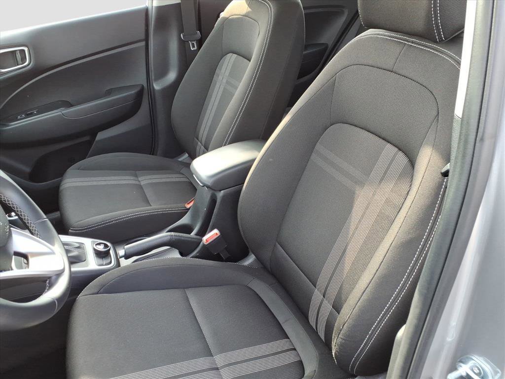Used 2024 Hyundai Venue SEL image 11