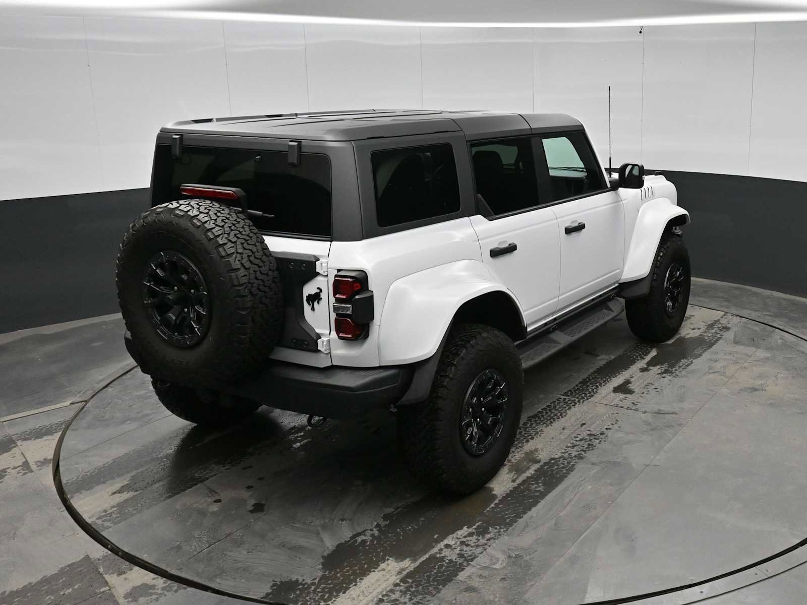 Used 2024 Ford Bronco Raptor w/ Interior Carbon Fiber Pack 6 image 29