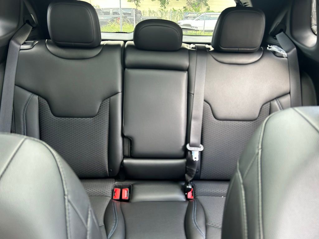 New 2025 Jeep Compass Latitude w/ Sun & Sound Group AWD/4WD image 13