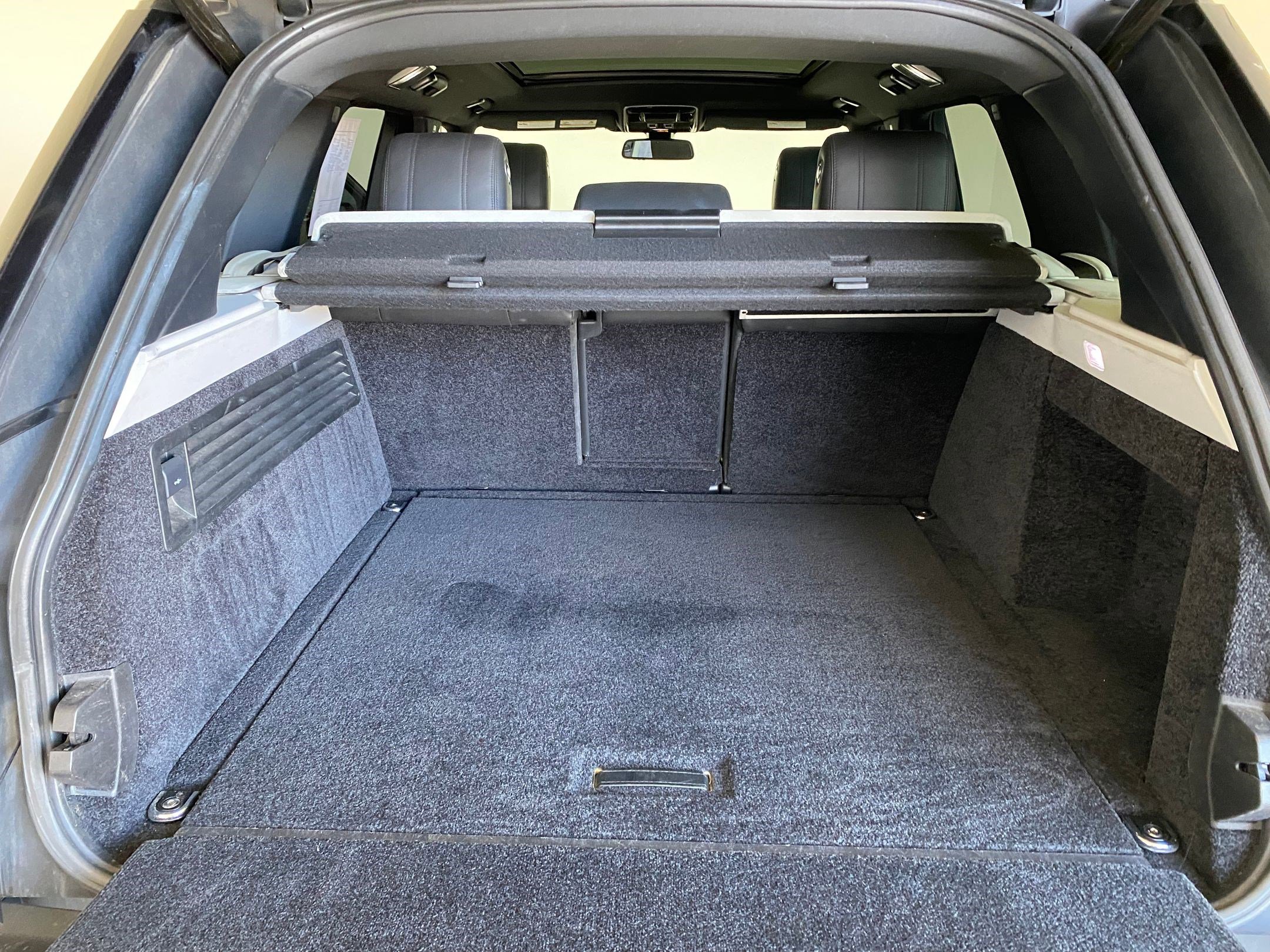 Used 2014 Land Rover Range Rover HSE image 32