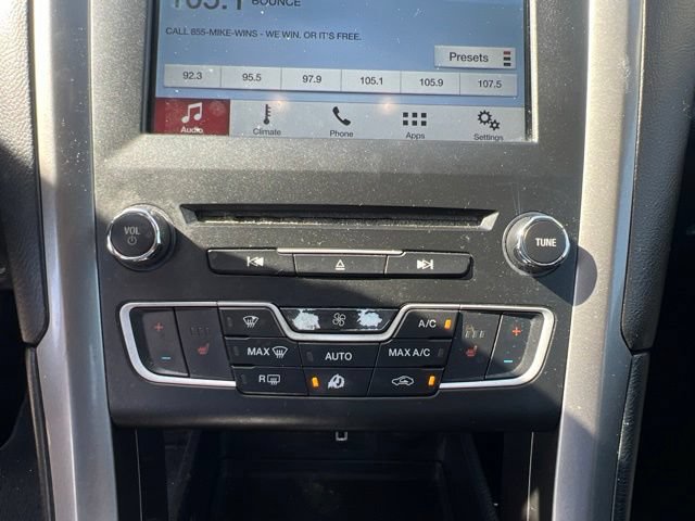 Used 2018 Ford Fusion SE w/ Fusion SE Technology Package FWD image 25