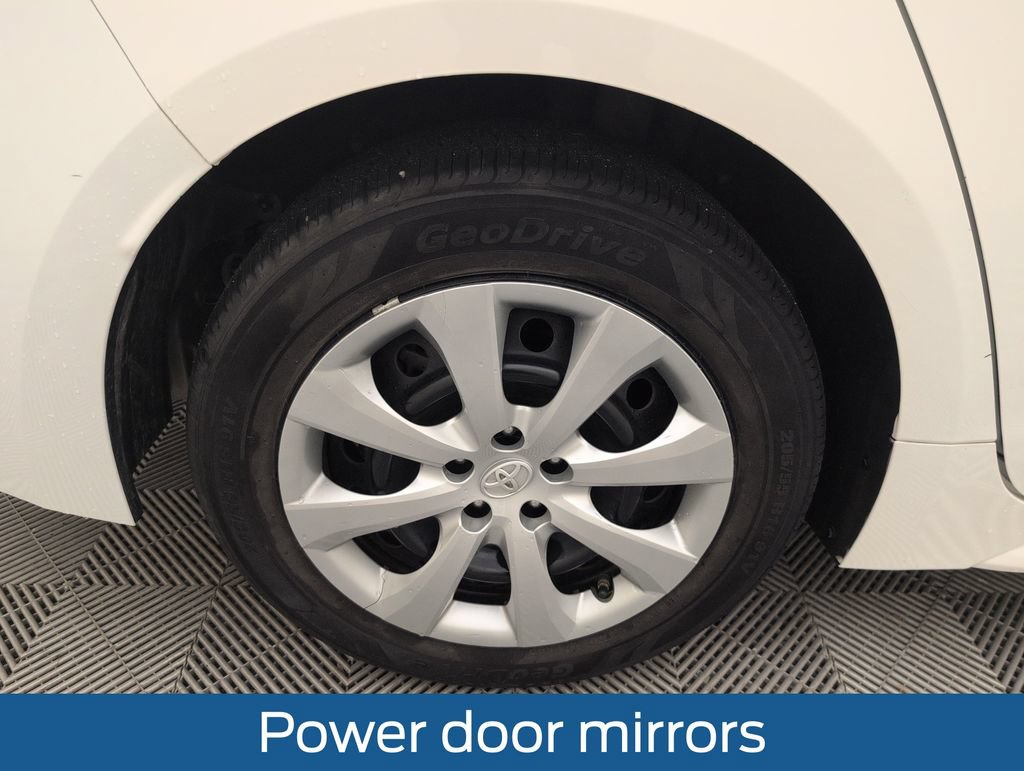 Used 2020 Toyota Corolla LE FWD image 19
