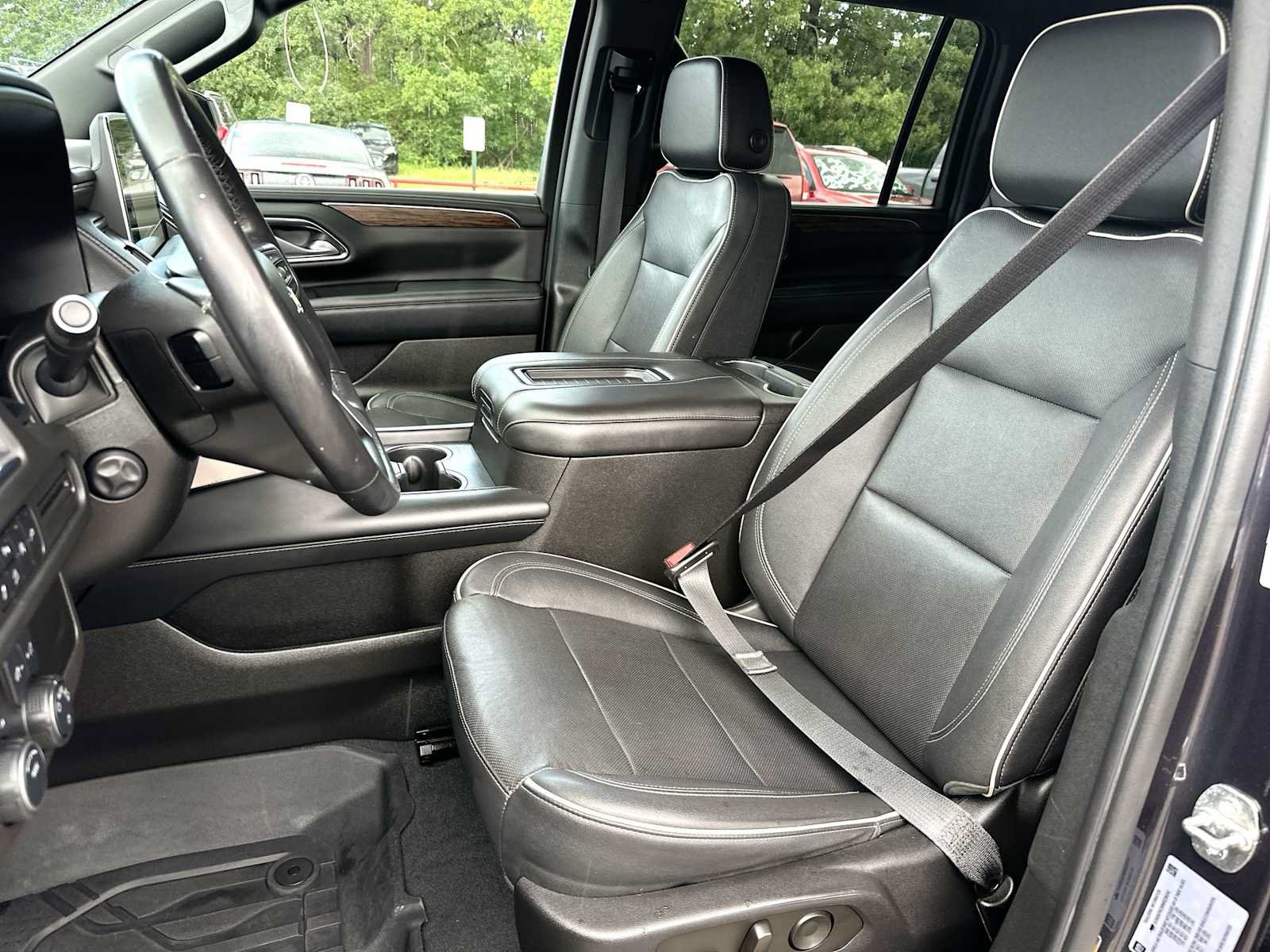 Used 2022 Chevrolet Suburban Premier AWD/4WD image 17