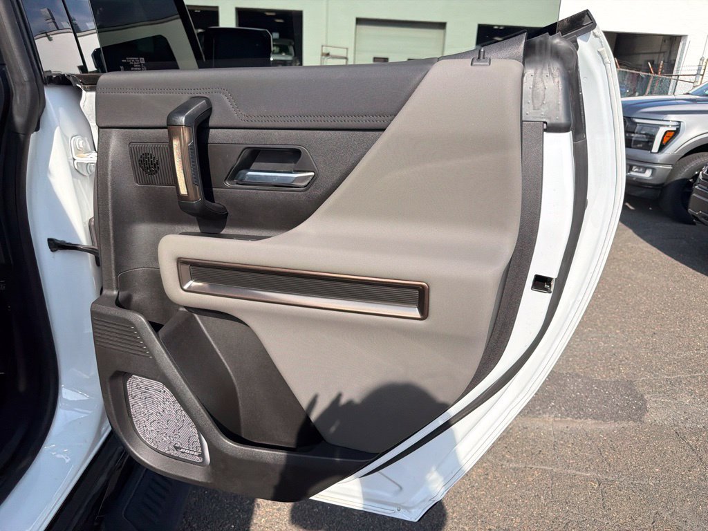 Used 2025 GMC Hummer EV 2X w/ LPO, Dark Essentials Package AWD/4WD image 17