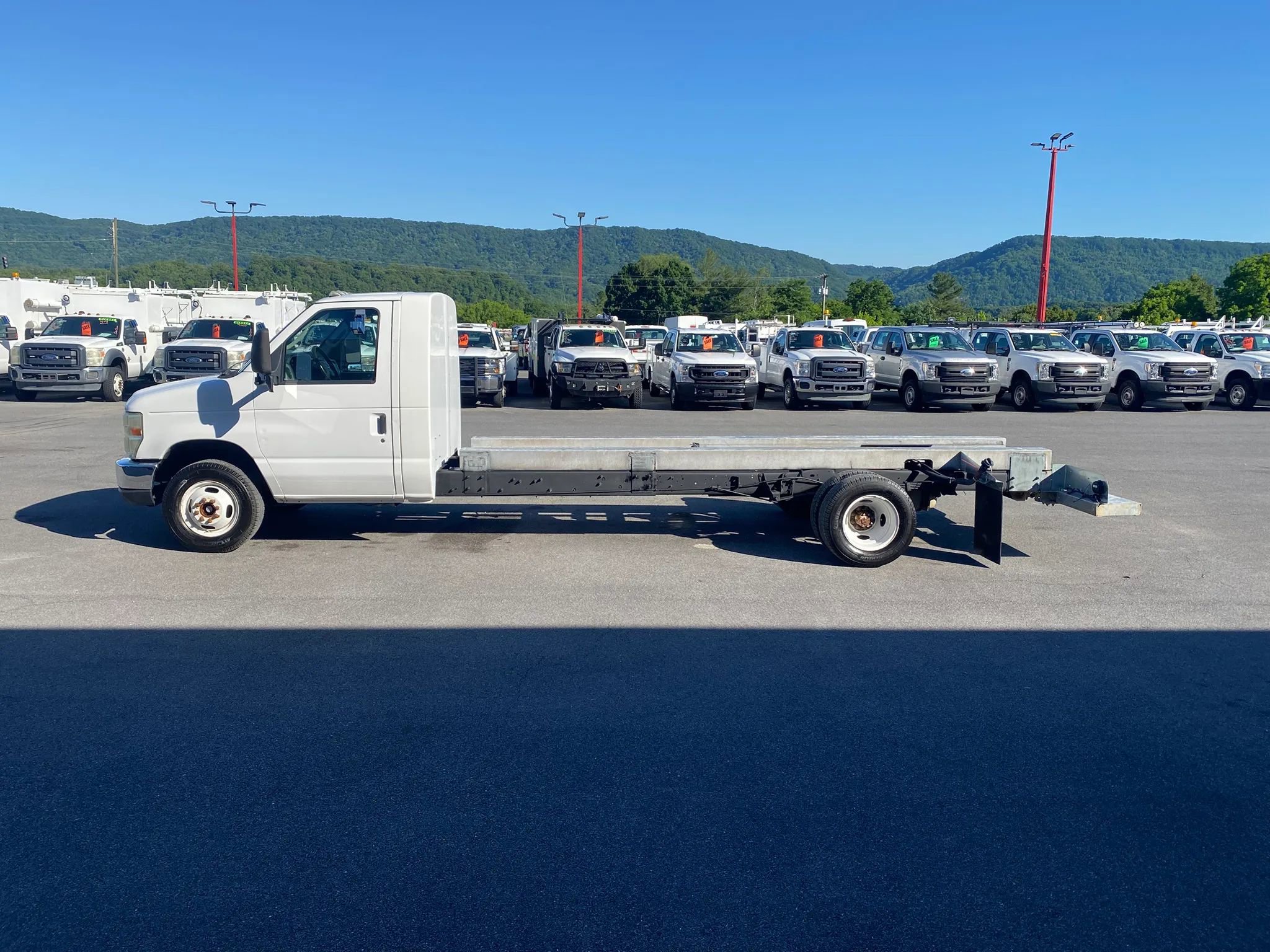Used 2011 Ford E-450 and Econoline 450 Super Duty RWD image 5