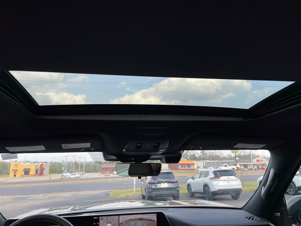 Certified 2025 Nissan Armada Platinum Reserve image 11