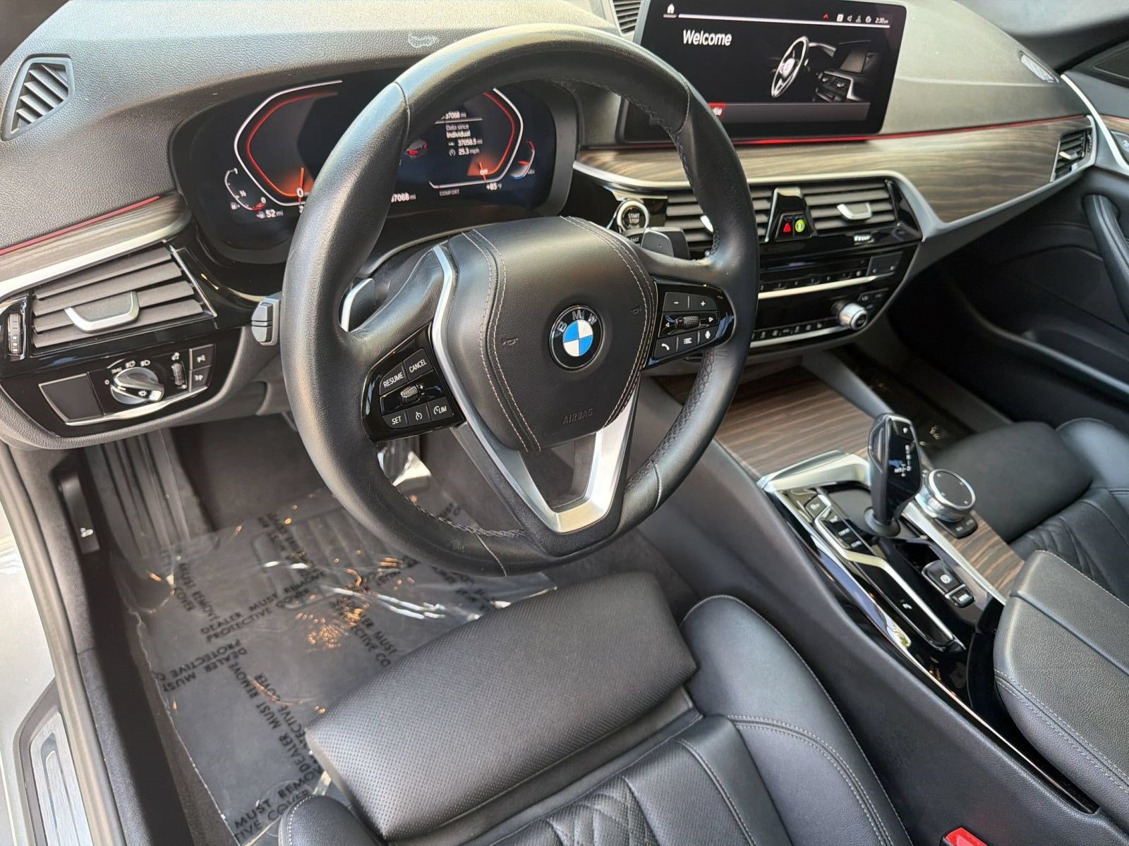 Used 2023 BMW 530i w/ Convenience Package RWD image 4